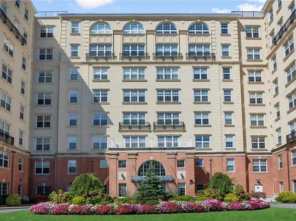 10 Byron Place #PH713, Larchmont, NY 10538