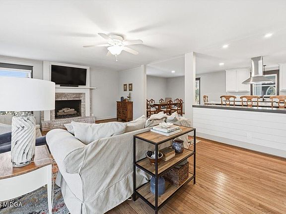 3rd image of 5133 Oak Tree Dr