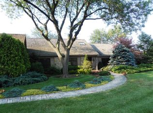 30 W Mundhank Rd, South Barrington, IL 60010