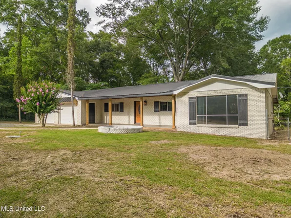 829 1st St N, Wiggins, MS 39577