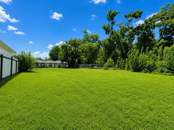 1035 Adolph Dr, Houston, TX 77091