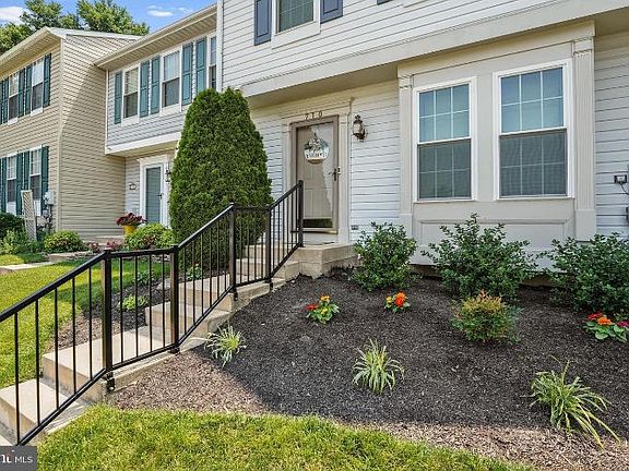 3rd image of 710 Ashland Ct