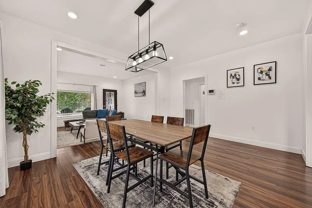 4 bed, 3.0 bath, 2221 sqft, $3,000 — Photo 3