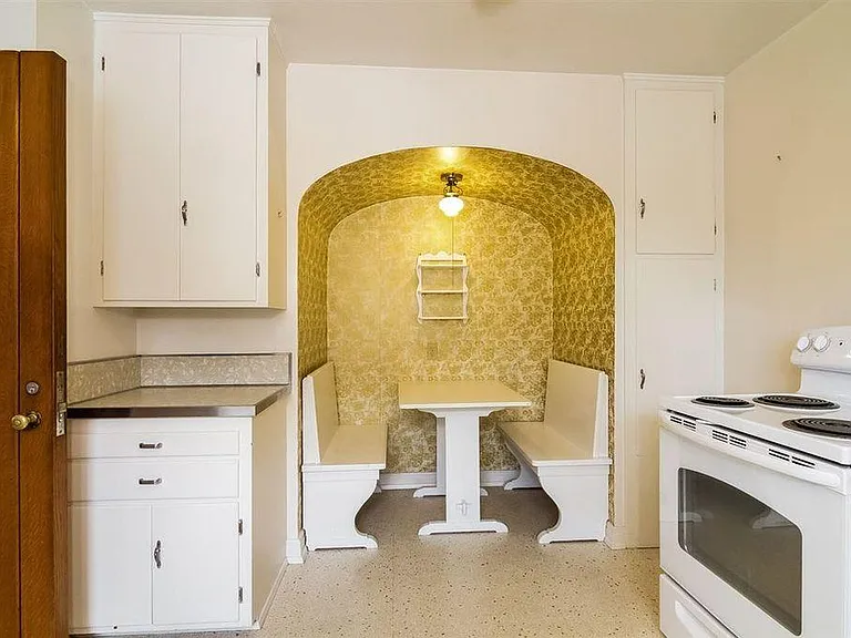 2306 Kendall Ave — Photo 6