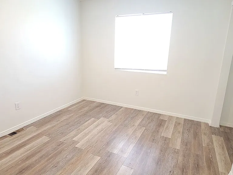 3205 N Main St — Photo 22