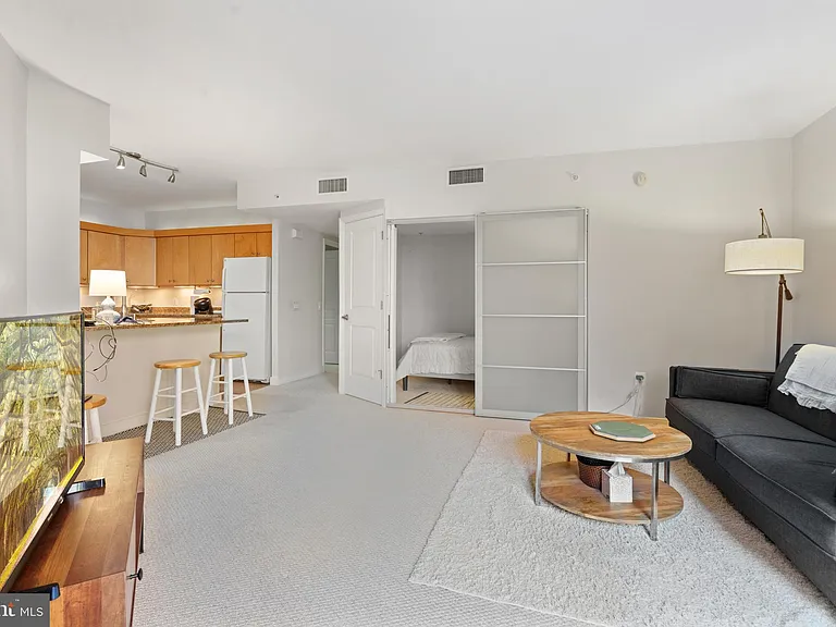 616 E St NW #304 — Photo 16