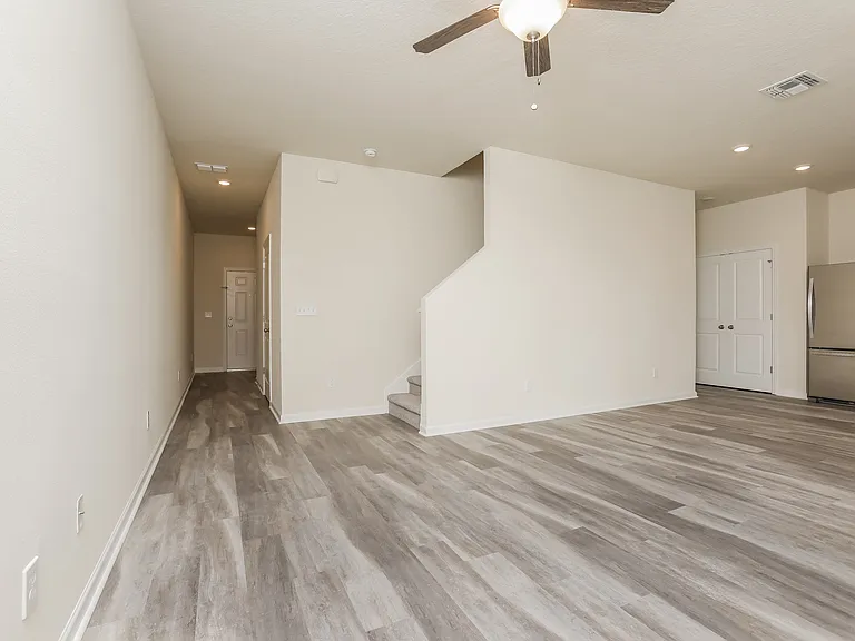 Lincoln Oaks — Photo 15