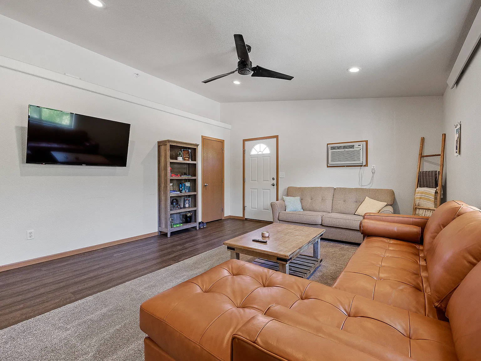 2 bed, 1000 sqft, $1,825 — Photo 4