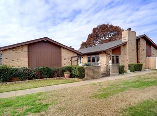 905 Shady Creek Ln, Bedford, TX 76021