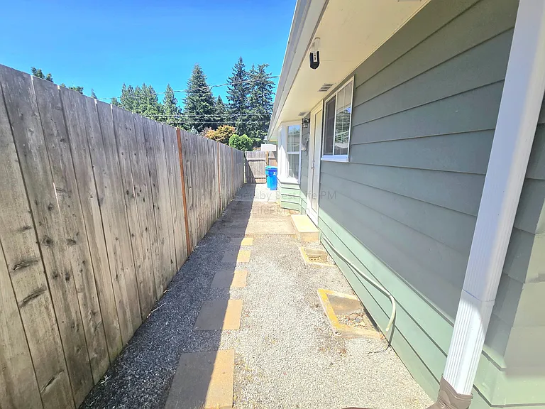 114 SE 218th Ave — Photo 48