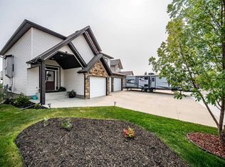 41 W Pinnacle Lake Dr, Grande Prairie, AB T8W0A9