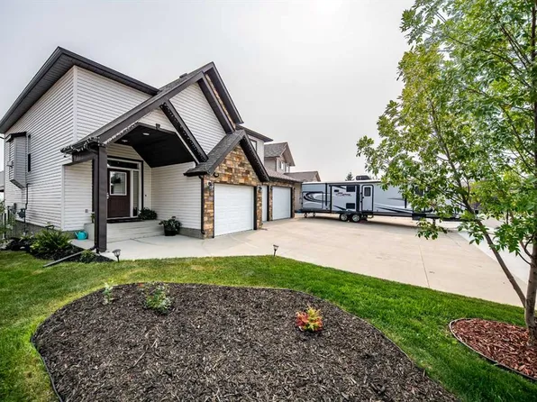 41 W Pinnacle Lake Dr, Grande Prairie, AB T8W 0A9