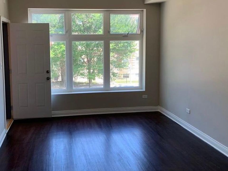 2nd image of 4412 S Prairie Ave #0