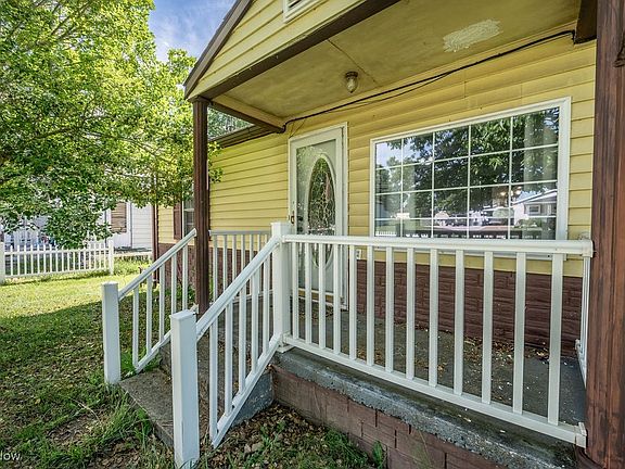 4th image of 2404 Neal St