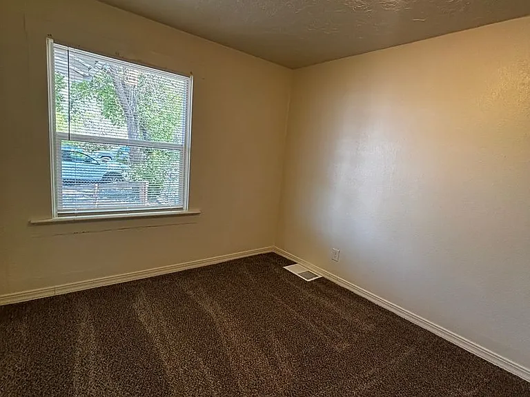 1341 N Harrison Ave — Photo 4