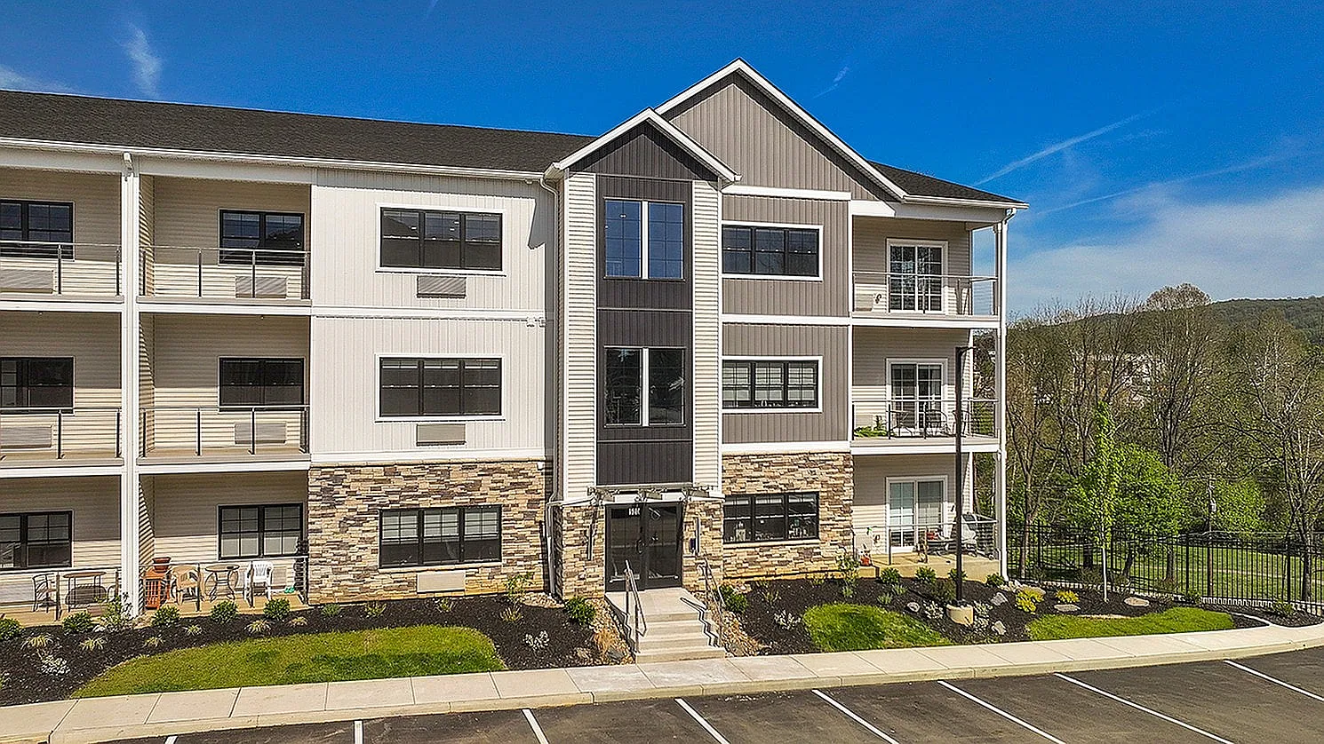 Phoenix Ridge — Photo 1