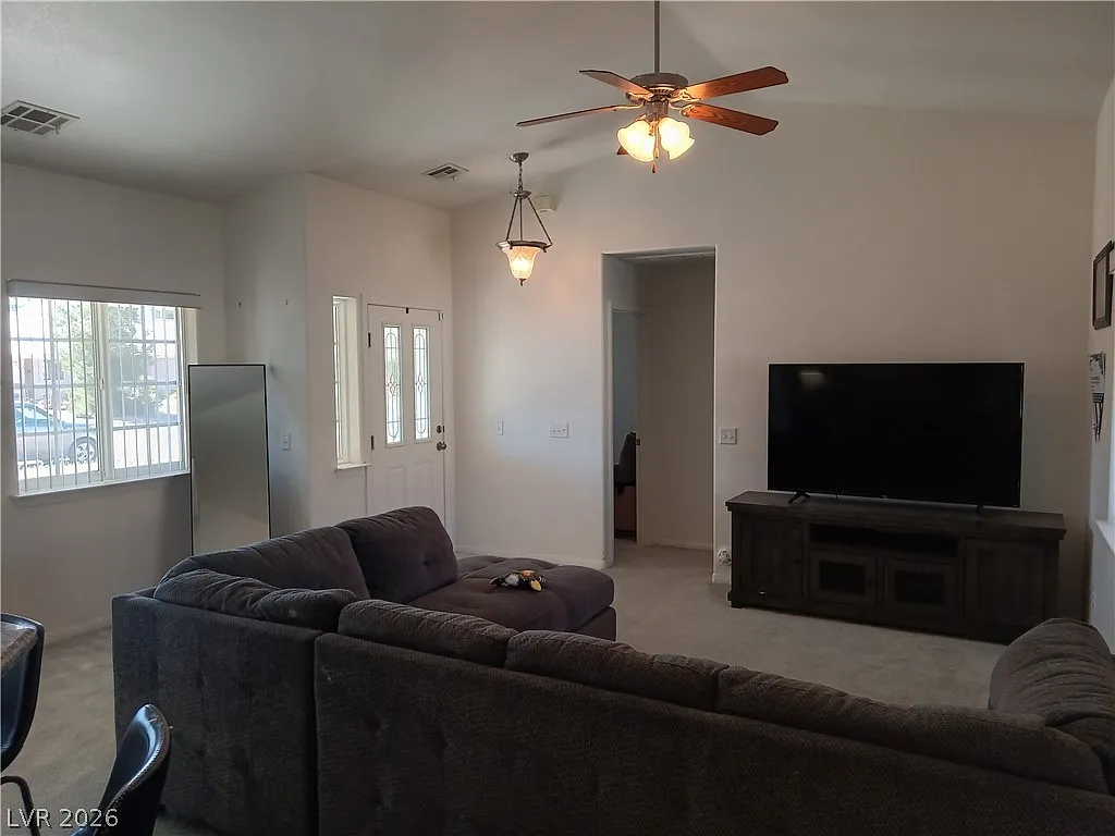 3 bed, 2.0 bath, 1636 sqft, $1,800 — Photo 3