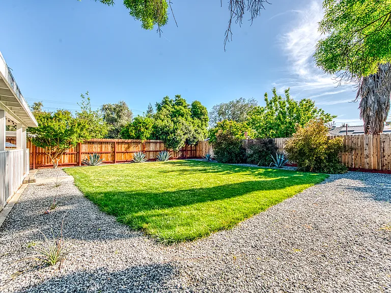 5776 N Feland Ave — Photo 30