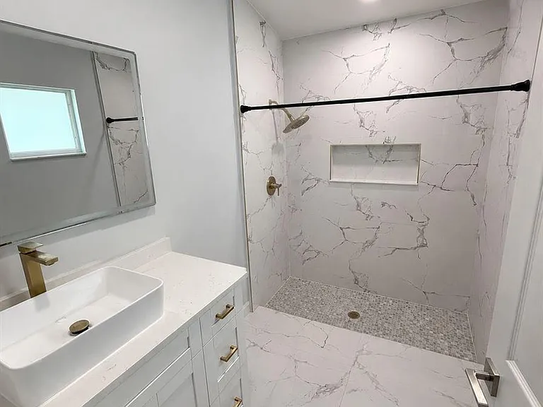 1842 Edgewater Dr — Photo 6