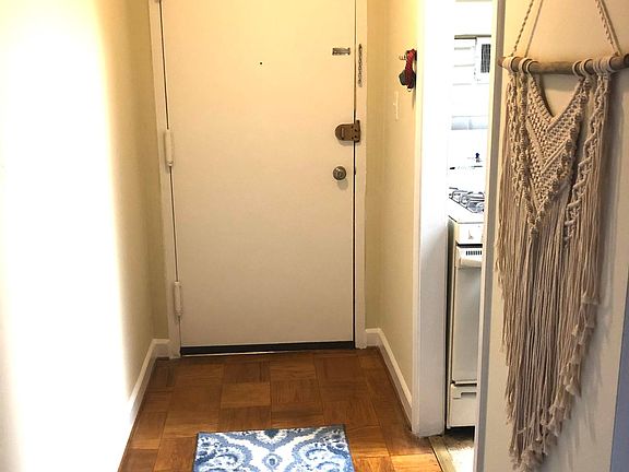 5th image of 109 Center St N APT 303C
