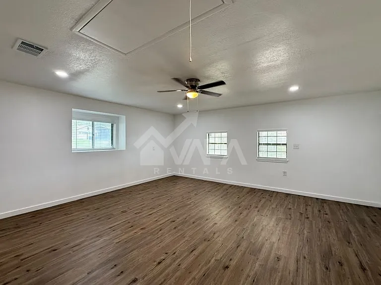 415 Solar Dr — Photo 11