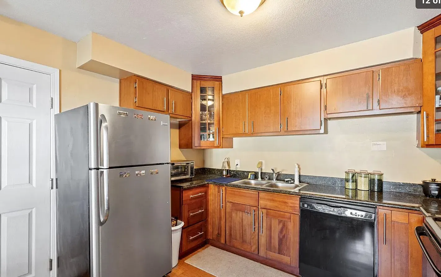 3 bed, 1004 sqft, $2,500 — Photo 3