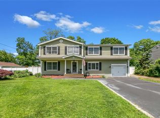 9 Blossom Ave, Holtsville, NY 11742