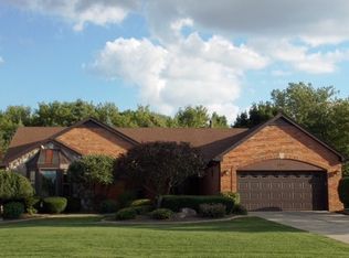 45471 Amherst Dr, Novi, MI