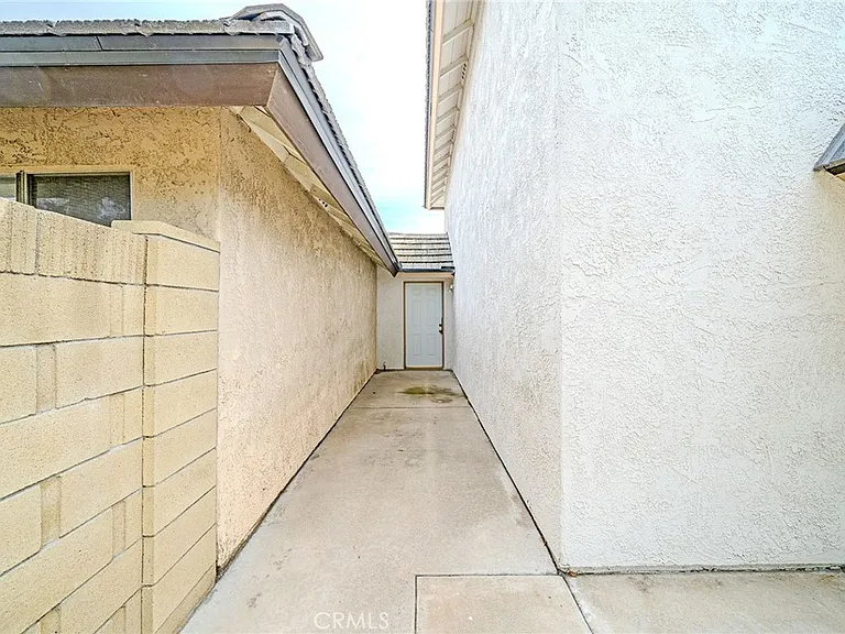8175 Mammoth Cir — Photo 31