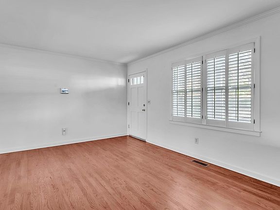 4th image of 10 Trent Dr