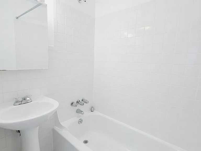 217 E 29th St #52 — Photo 4