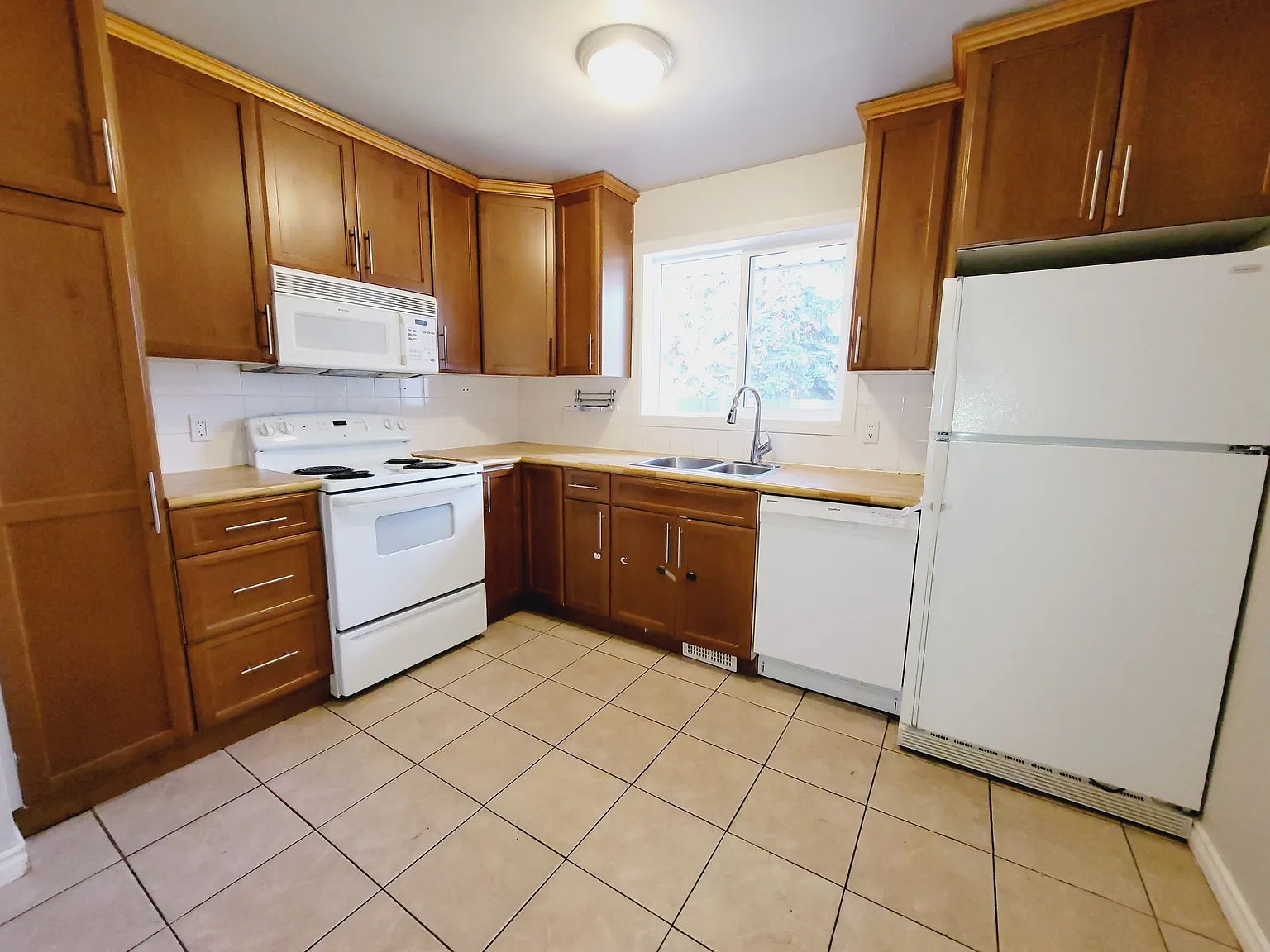 20 Woodvale Village NW — Photo 4