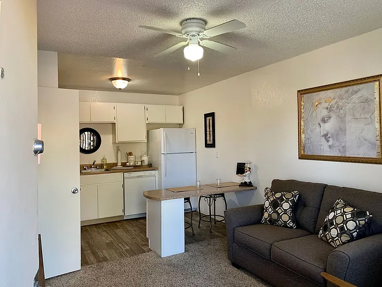 Sunset Vista Apartments — Photo 3