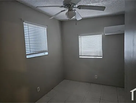 735 NW 10th Ter #5 — Photo 5