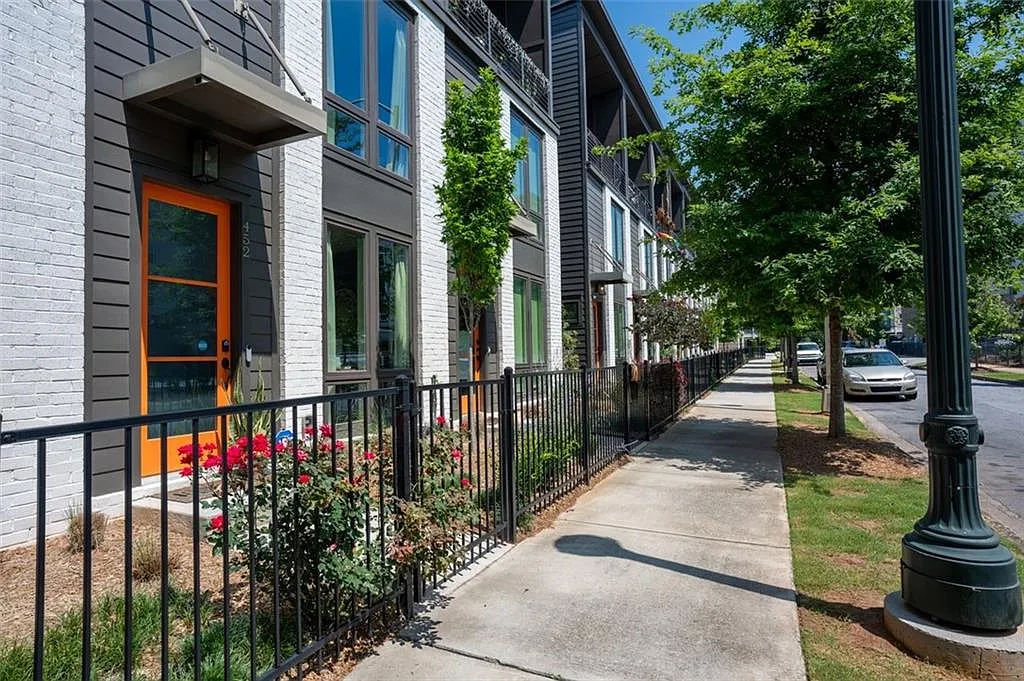 2 bed, 2.0 bath, 1343 sqft, $3,200 — Photo 2