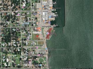 208 S 2nd St, Rockport, TX 78382