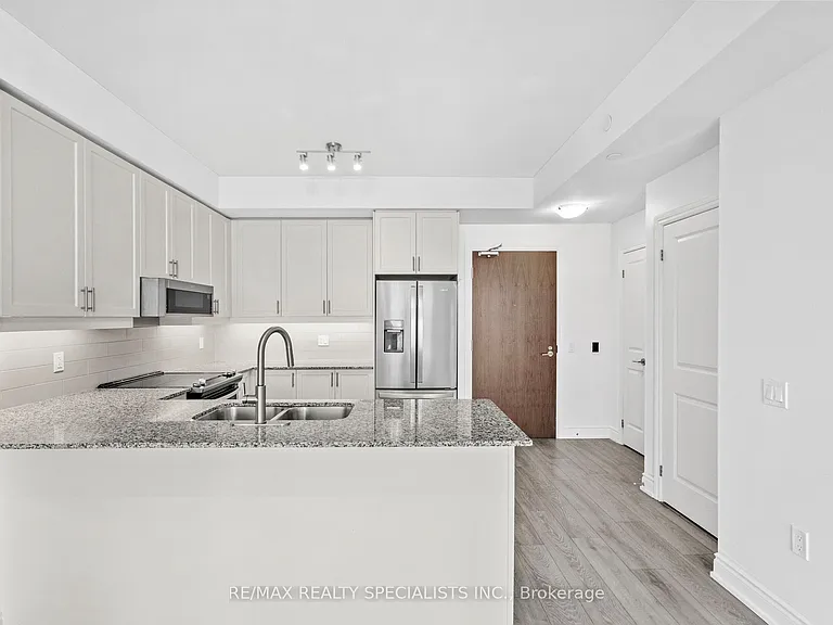 1050 Main St E #718 — Photo 4