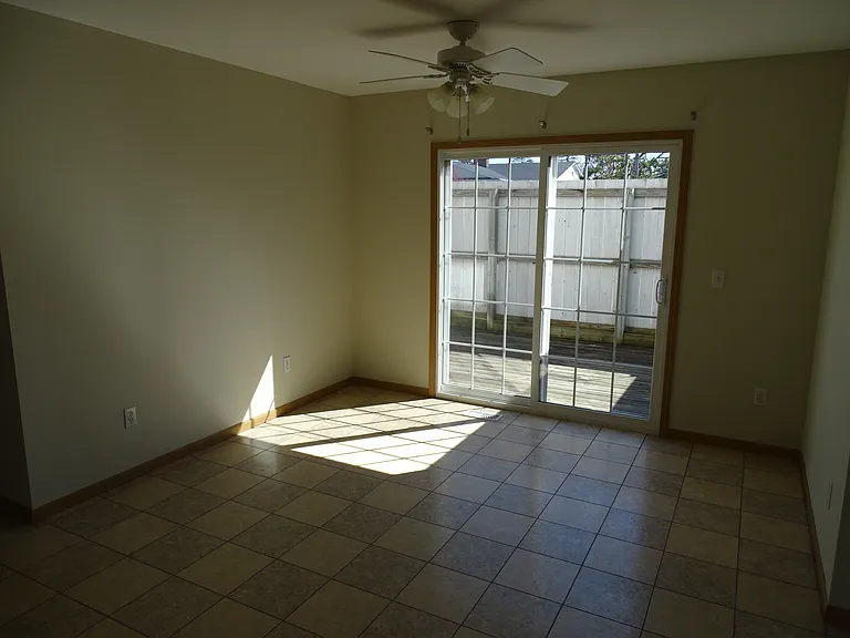 921 E Jefferson St — Photo 14