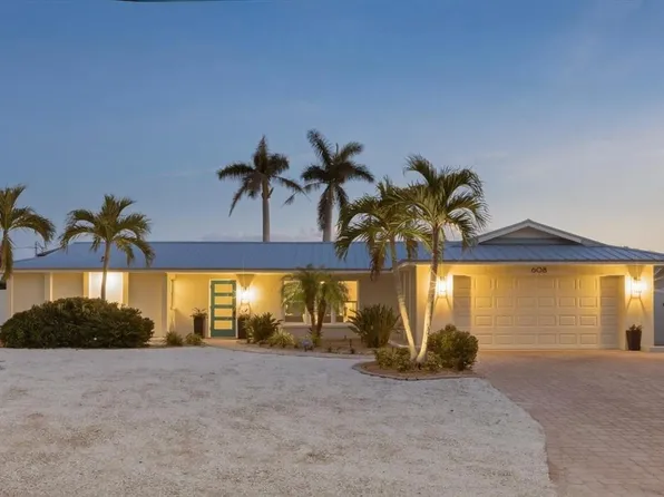 608 Gladstone Ln, Holmes Beach, FL 34217