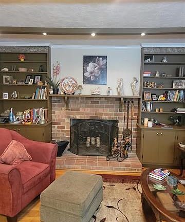 4th image of 594 Smith Creek Dr