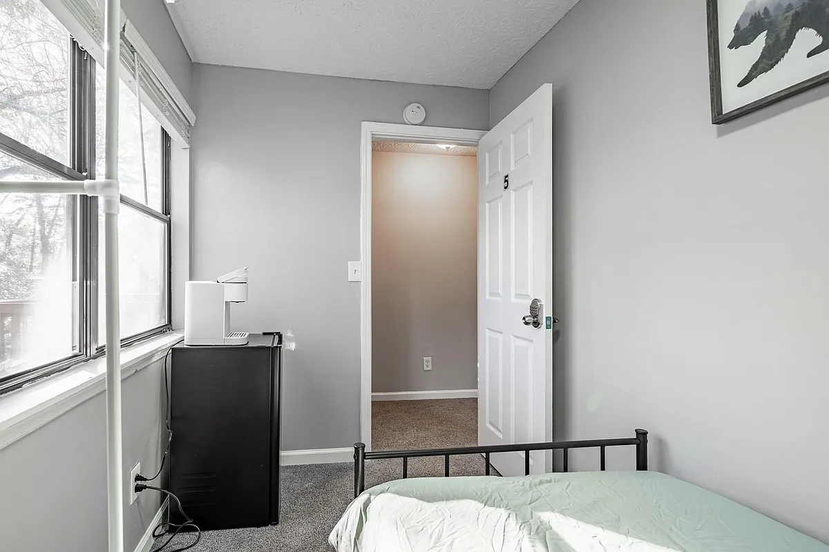 Building Photo - Tarragon Dr