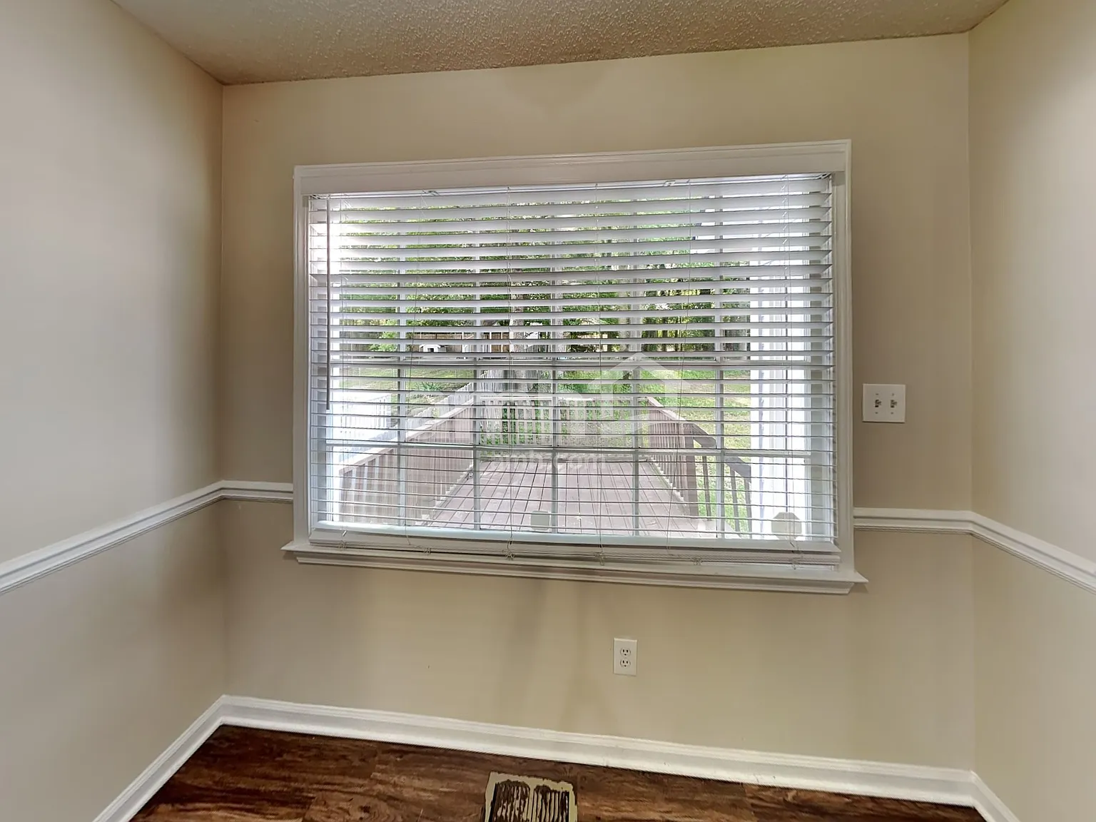 3 bed, 3.5 bath, 1972 sqft, $2,235 — Photo 4