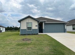 1329 Chavis St, Gentry, AR 72734