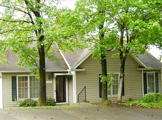 800 Meadowstone Dr, Winston Salem, NC 27104