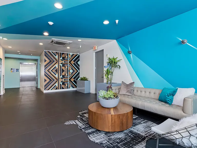 Living at Santa Monica — Photo 26