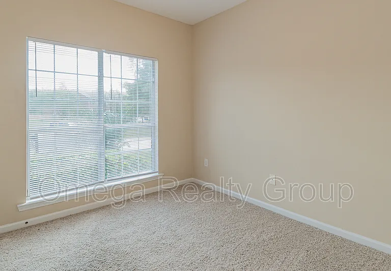570 Treymoor Lake Cir — Photo 29