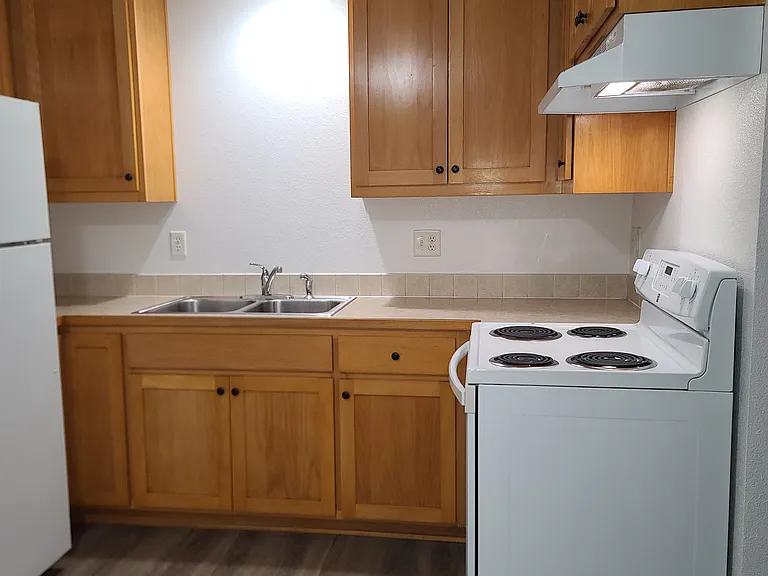 555 N 7th St #7 — Photo 5