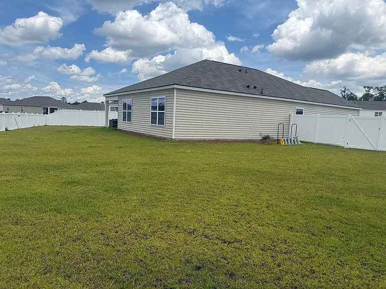 339 Elizabeth Dr — Photo 18