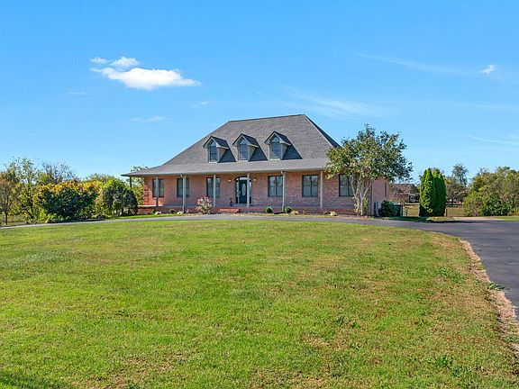 4th image of 160 Mann Rd