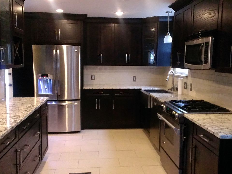 1st image of 202 W Schreyer Pl
